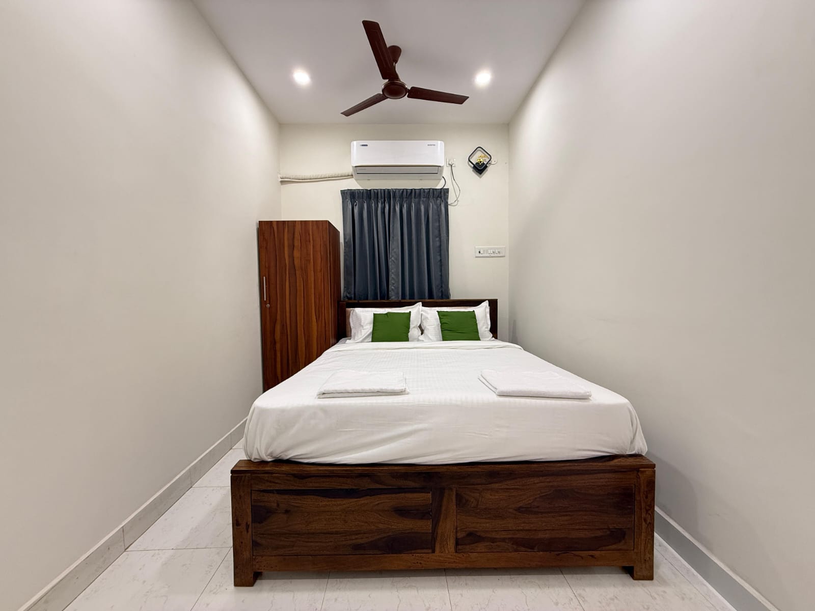 Bright Room photo 2